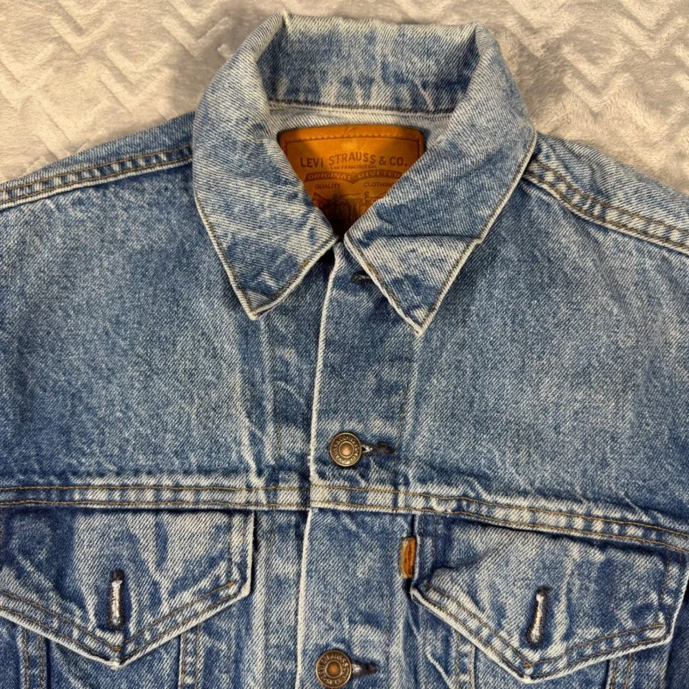Levi's Trucker Jacket Mens Small Light Wash Denim Y2K Distressed Orange Tab - Picture 3 of 9